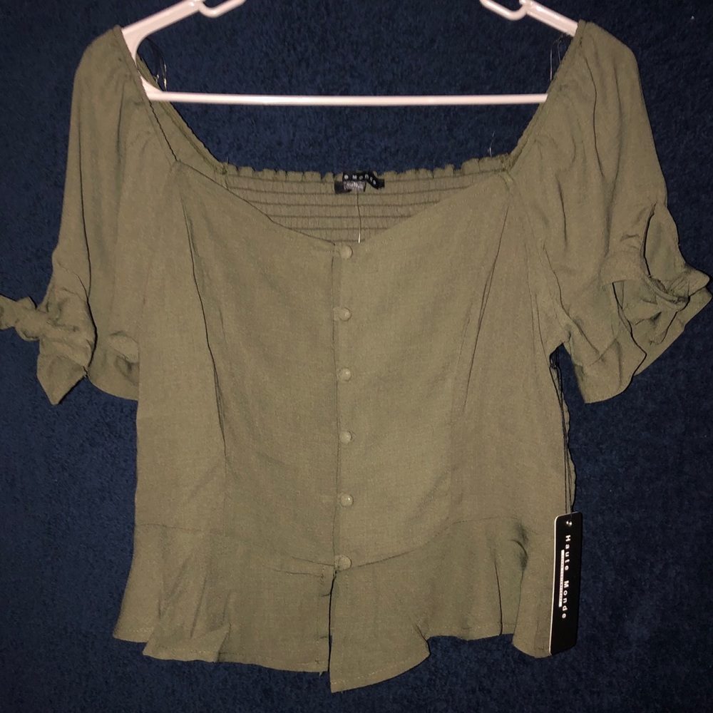 Cute Top NWT!!!!!🎉🎉 - Picture 2 of 2